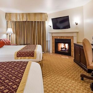 Deluxe Queen Room Two Queen Beds Courtyard View Non-Smoking